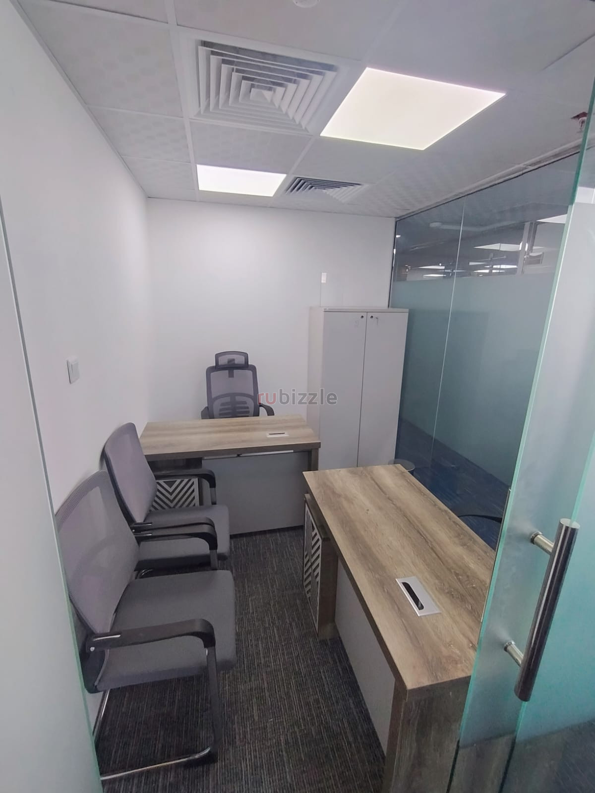 100 sqft office space available for rent in Deira,Dubai....