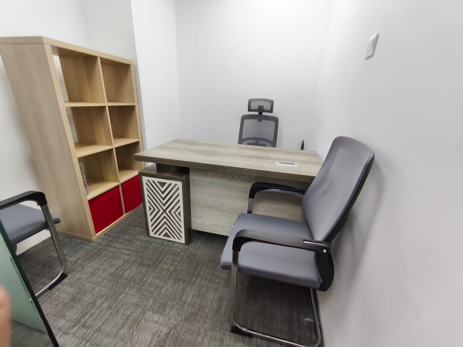 100 sqft small office space available for rent in Dubai